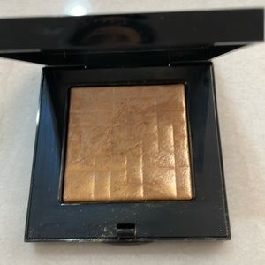 Bobbi Brown highlighting power